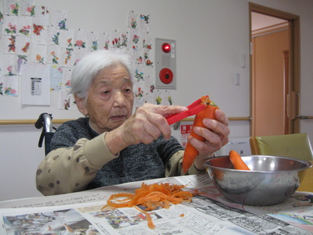 ランチのお手伝いと作品作り