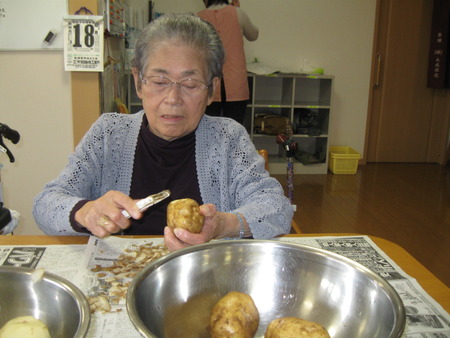 ランチのお手伝いと作品作り