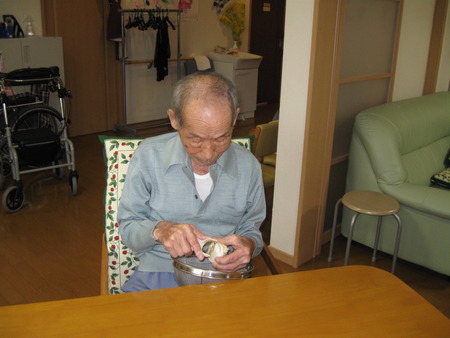 カブを農家である利用者様から10キロ近く頂きました♪♪