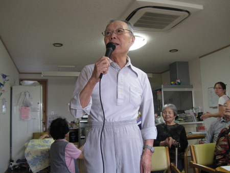 普段唄わな利用者様がカラオケにチャレンジ。お上手♪♪