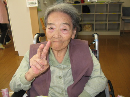 文字のカード並べと2人3脚菜園の収穫と調理のお手伝い