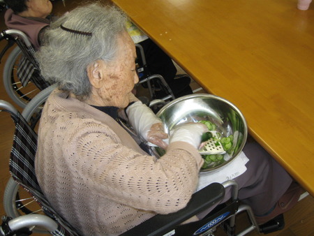 生活リハビリできゅうりの千切り酢の物あえに使います