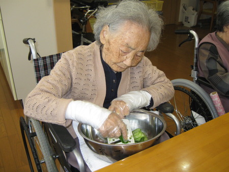 生活リハビリできゅうりの千切り酢の物あえに使います