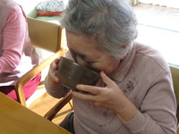 今日のおやつは皆さんでお抹茶を立てていただきました☆