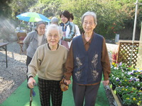 昨日は春山ハーブ・フラワー園3周年のイベントに皆さんで参加