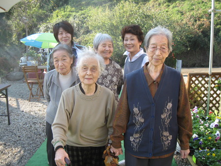 昨日は春山ハーブ・フラワー園3周年のイベントに皆さんで参加