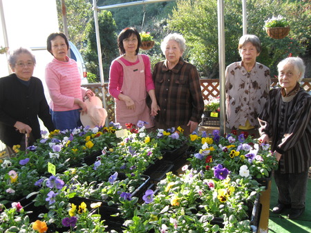 昨日は春山ハーブ・フラワー園3周年のイベントに皆さんで参加