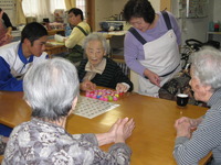 中学生の皆さんと午後はレクで楽しみました
