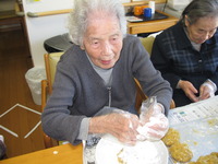 今日のランチはサツマイモコロッケ・作り皆さんで生活リハビリ