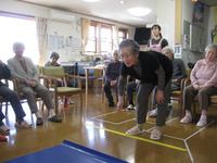 ソフトボッチャーでレクレーション・点数を競います。難しい！