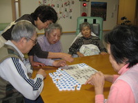 今日の午後は文字盤遊びで脳のトレーニングをしました☆