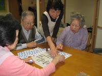 今日の午後は文字盤遊びで脳のトレーニングをしました☆