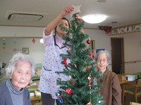 クリスマスツリーの飾りつけとおやつ作り