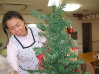 クリスマスツリーの飾りつけとおやつ作り