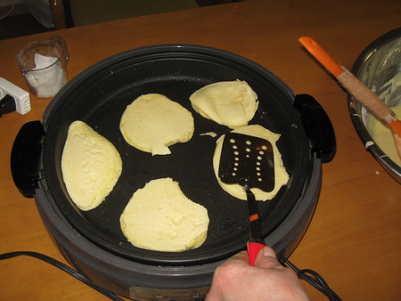 クリスマスツリーの飾りつけとおやつ作り