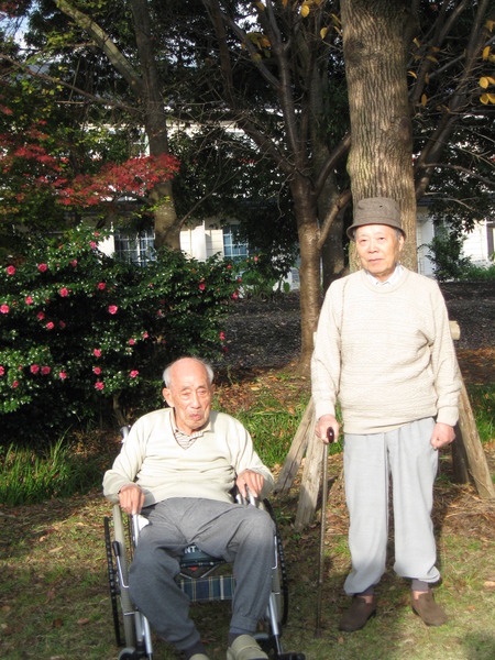 今日の午後は近くの江尾（えのう）公園へ散策に