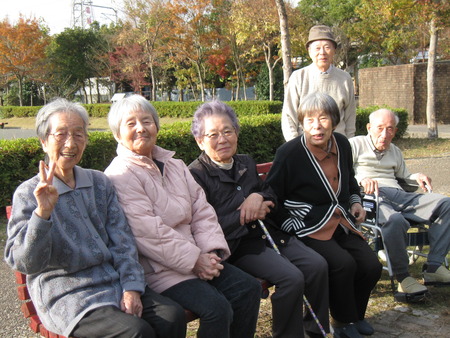 今日の午後は近くの江尾（えのう）公園へ散策に