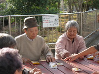 今日の午後は近くの江尾（えのう）公園へ散策に