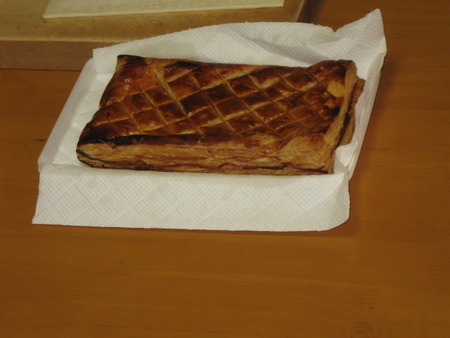 今日の午後は皆さんでアップルパイ作りにチャレンジ美味しい