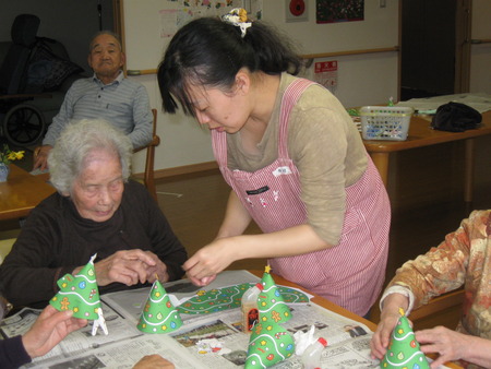 作って遊ぼう！ペーパークラフト・クリスマスツリーを作ろう！