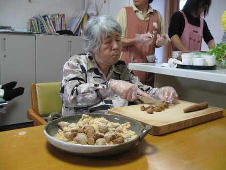 げんこつ飴作りを皆さんで行いました。おやつに食べましょう
