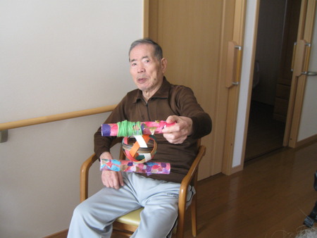 小規模では日向ぼっこをしながら糸巻き運動で～す♪♪