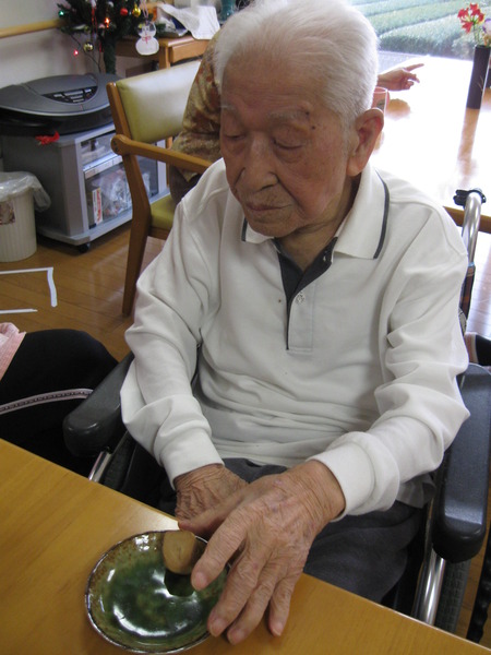 Y様自分で食べれる工夫をいろいろと図っています。