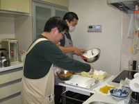 １２月生まれのお誕生会・男性利用者様２名お祝いしました