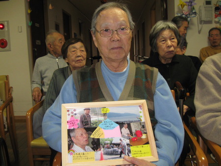 １２月生まれのお誕生会・男性利用者様２名お祝いしました