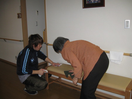 今日は椅子の清掃日。皆さんできれいにしましょう