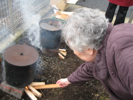 焼き芋作り・カーボン容器の特注の釜で焼きました。ホクホク