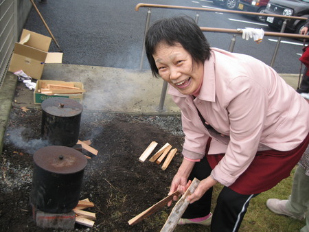 焼き芋作り・カーボン容器の特注の釜で焼きました。ホクホク
