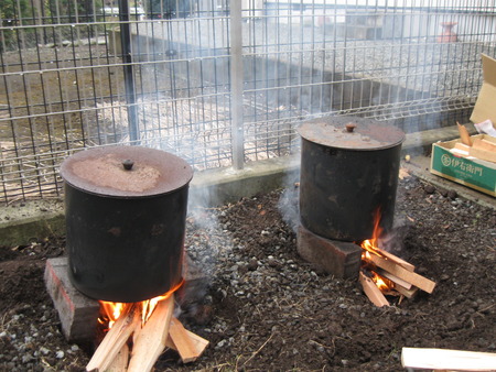 焼き芋作り・カーボン容器の特注の釜で焼きました。ホクホク