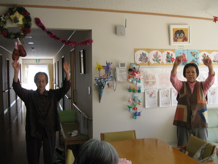 ラジオ体操は毎日の日課です。かなりの運動になりますよ☆