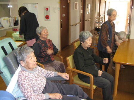 ラジオ体操は毎日の日課です。かなりの運動になりますよ☆