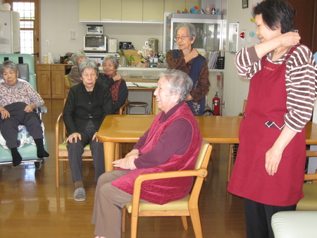ラジオ体操は毎日の日課です。かなりの運動になりますよ☆