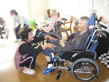 ラジオ体操は毎日の日課です。かなりの運動になりますよ☆