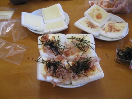 はんぺんピザを皆さんと作りました･。美味しかった.☆