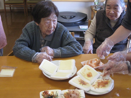 はんぺんピザを皆さんと作りました･。美味しかった.☆