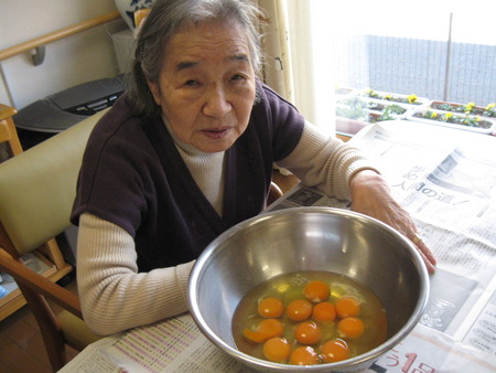 レタスのスープを皆さんで作りました