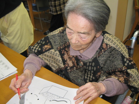 2月のカレンダー作り・皆さんで和気あいあいと
