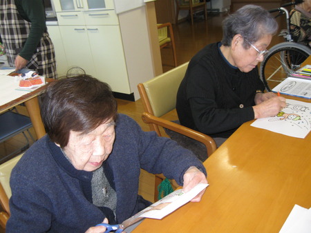 2月のカレンダー作り・皆さんで和気あいあいと