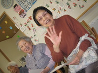 今日のレクは梅干の歌を唄いながら体操です