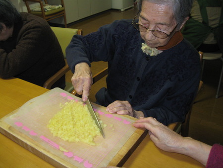 おやつ作り・アップルとバナナのホットケーキを皆さんで