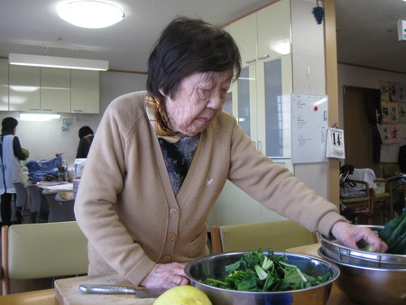 ランチ作りのお手伝い。うなぎの玉子とじに白和えで～す