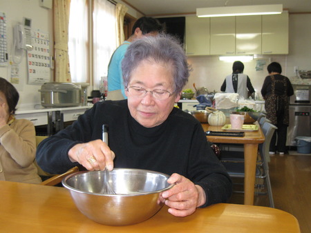 ランチ作りのお手伝い。うなぎの玉子とじに白和えで～す