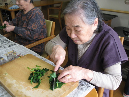 ほうれん草の胡麻あえを皆さんと一緒に
