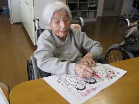 昨日は桜の花びらをカットし作品に使用します・もうすぐ花見