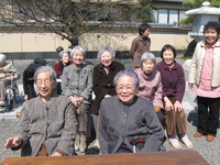 今日は花見出かけました。お昼は花見御膳で祝いましょう。