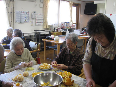 八朔をたくさんいただきました。皆さんでデザートでいただきます